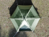 6本の足でテントを支える安定性の高い構造を採用しています。