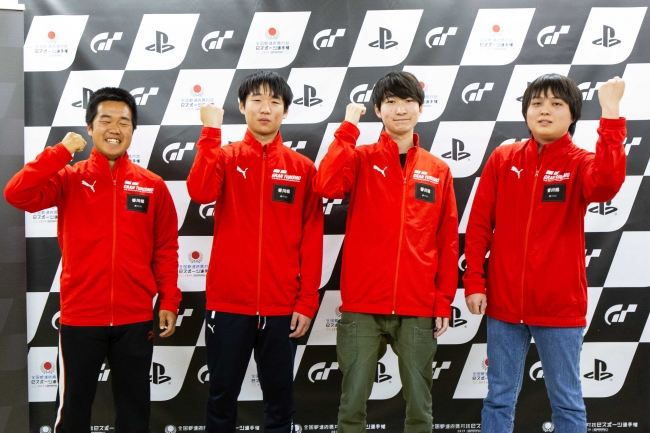 左から、香川県 少年の部・1位の合田匡祥選手、2位の白川颯隼選手。一般の部・1位の宮武楓選手、2位の小林飛翔選手。