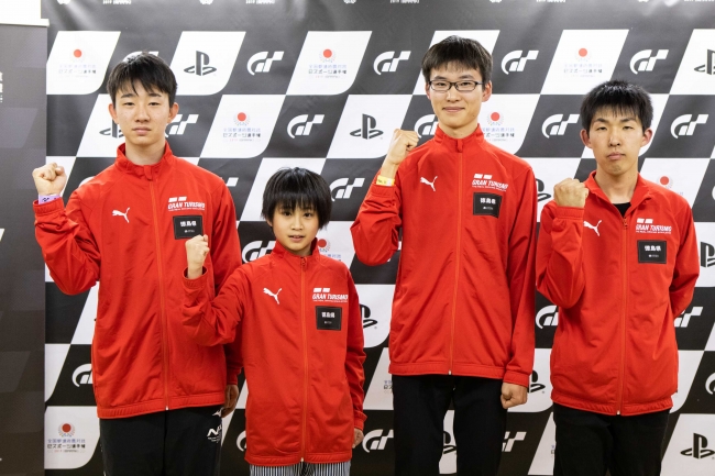 左から、徳島県 少年の部・1位の湊川惠大選手、2位の稲田大翔選手。一般の部・1位の実平史弥選手、2位の北上宰性選手。