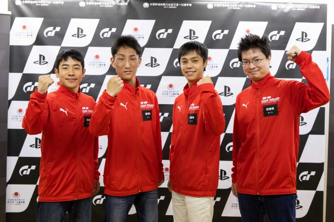 左から、愛媛県 少年の部・1位の八代翔太選手、2位の中矢幸希選手。一般の部・1位の西原康博選手、2位の中村公太郎選手。