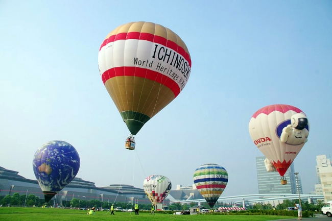 公園でのイベント「熱気球イベント」（毎年8月上旬に開催）