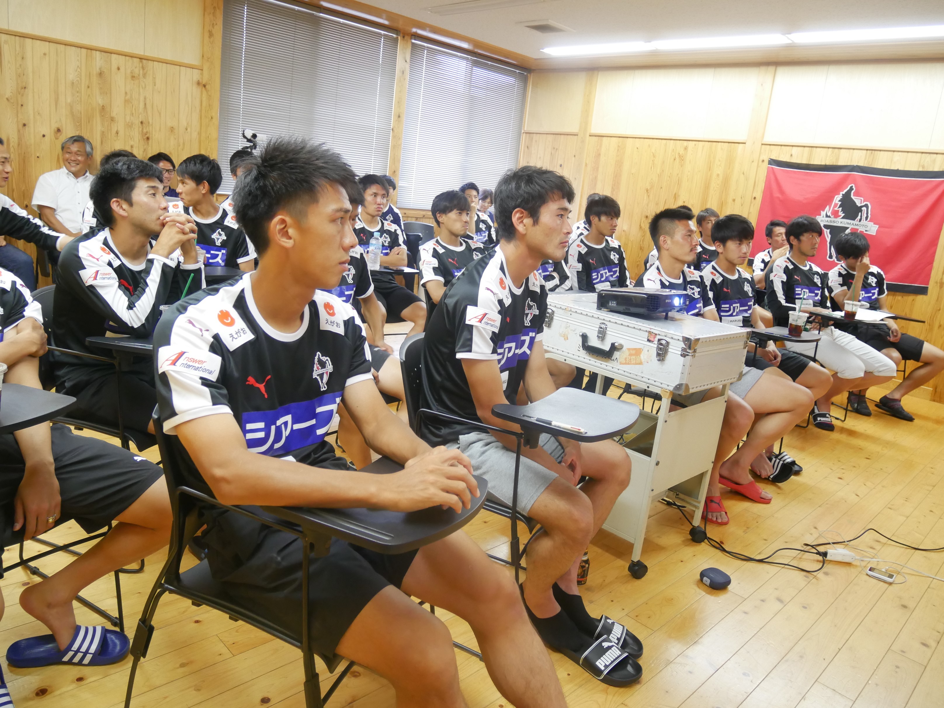ビジネス・ブレークスルーがサッカーJ3のロアッソ熊本へ人材育成講義を提供