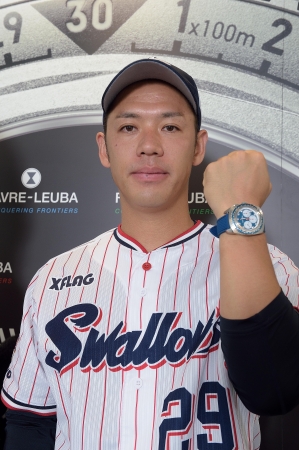 小川泰弘投手は、レイダー・シースカイのストラップを、自分の好みに合わせて変更して使用。