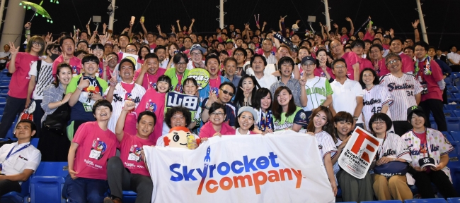 ラジオの中の会社「Skyrocket Company」リスナー社員300人が選手たちにエール！