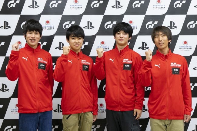 左から、長野県 少年の部・1位の藤田千尋選手、2位の山川凌河選手。一般の部・1位の熊谷拓真選手、2位の西澤翔吾選手