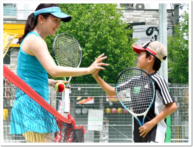 プロテニスプレーヤー久見香奈恵があなたのクラスに電撃参加する話題企画。スクールジャック。