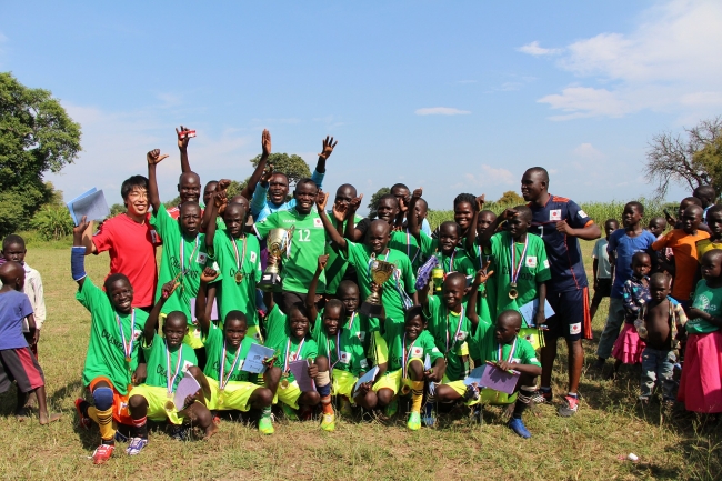 ウガンダの難民居住地で開催したスポーツイベントで。
