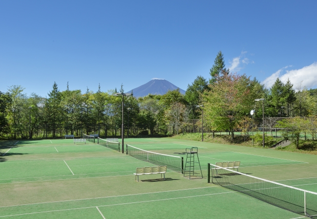【富士マリオットホテル山中湖】 アーリーチェックイン13時、宿泊当日と翌日それぞれ3時間のテニスコート利用が付いた宿泊プラン「Marriott Tennis Camp」を発売