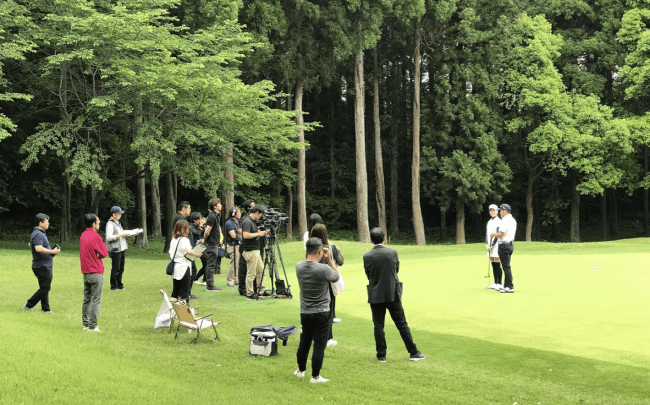 千葉県のゴルフ場で撮影が行われた。