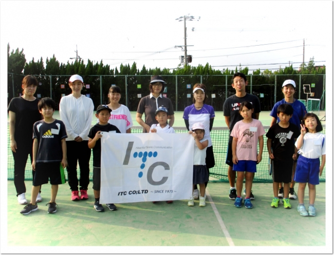 ITCテニススクールは、親子で安全に楽しめる機会作りの一環として、ファミリーテニスを応援します。