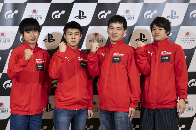 左から、茨城県B代表 少年の部・1位の中田雄也選手、2位の松丸剣選手。一般の部・1位の嵯峨鷹選手、2位の佐藤彰選手。