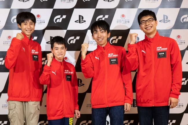 左から、埼玉県 少年の部・1位の嶋田吉輝選手、2位の渡邉俊午選手。一般の部・1位の菅原達也選手、2位の濱田雄介選手。