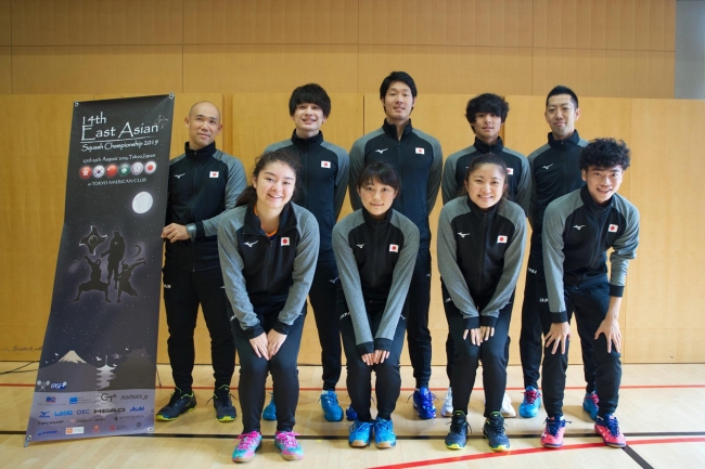 日本チーム（前列向かって左から佐野、杉本、渡邉、安成・後列左から佐野、机、遠藤、林、松本)