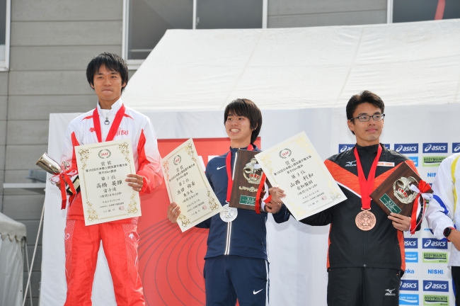 左から髙橋英輝選手、池田向希選手、山西利和選手
