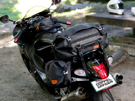即時着脱・技あり防水でバイク専用を追求したキャンプツーリング向けバッグを発売。