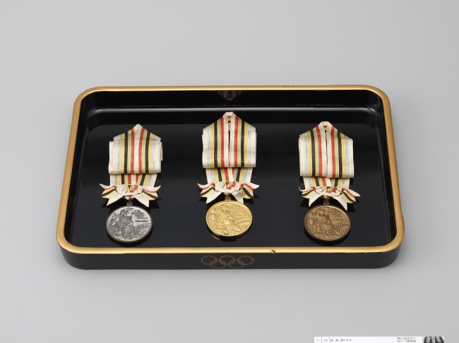 東京1964オリンピックの金、銀、銅メダル （秩父宮記念スポーツ博物館蔵）