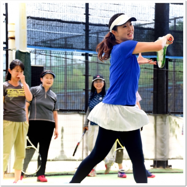 プロテニスプレーヤー久見香奈恵さんが、「練習生」としてレギュラーレッスンに電撃参加