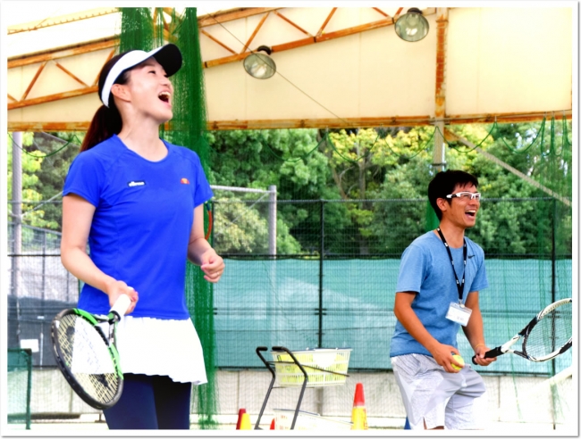 プロテニスプレーヤー久見香奈恵さんが、「練習生」としてレギュラーレッスンに電撃参加