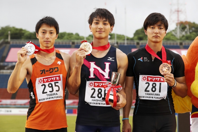 左から手平裕士選手、橋岡優輝選手、山川夏輝選手
