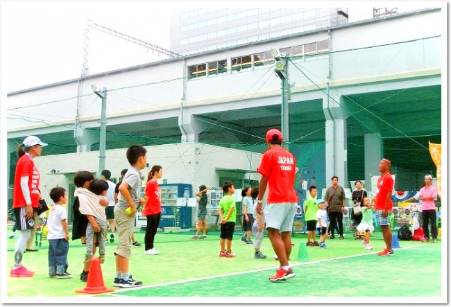 JR弁天町駅すぐの「べんてんひろば」にITCテニススクールが開校