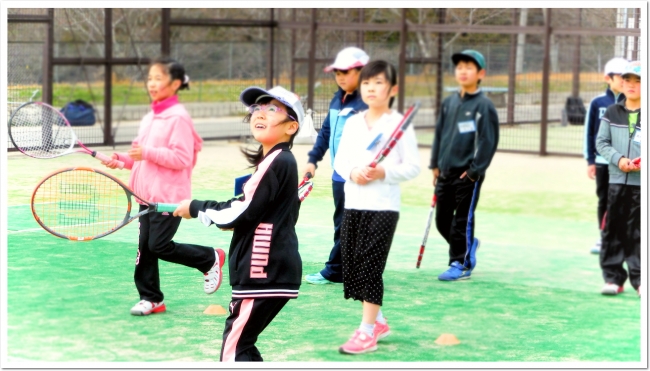 スポーツを通じた身体と心の育成。ITCテニススクールがジュニアプログラム。