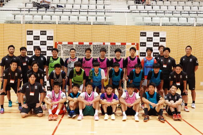 高校生とジークスター東京の選手での集合写真