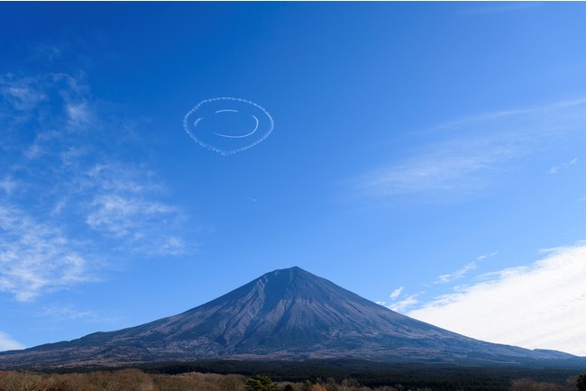 フライトイメージ（富士山上空にニコちゃんマークを描いた際の写真）