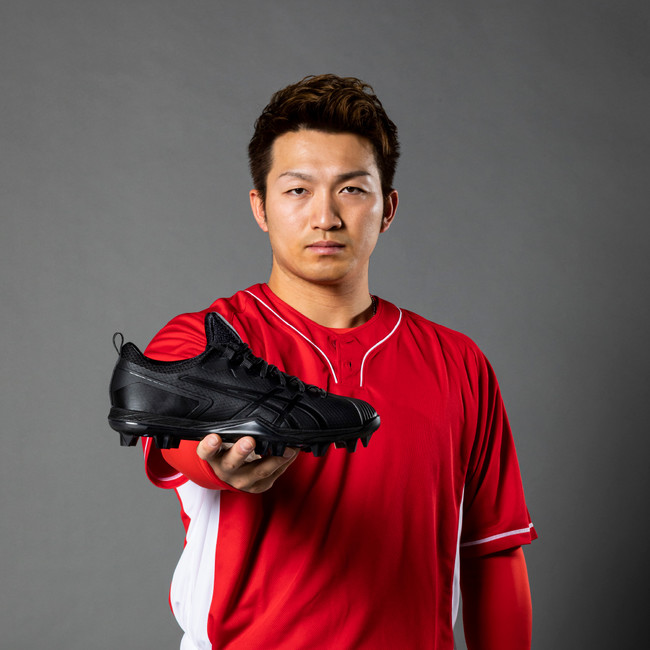 鈴木誠也選手モデルの野球用スパイクシューズを発売