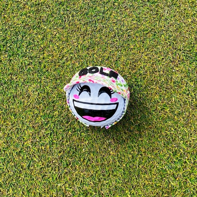 笑顔（女子）ゴルフボールに映える花柄の数量限定サンバイザー