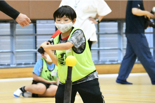 エスエスケイが東大阪市で、ひとり親家庭を対象に野球に触れてもらうイベントに協力