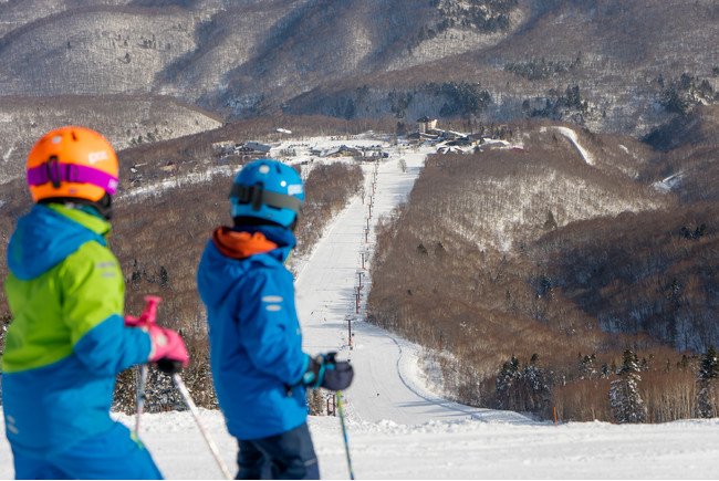 「奥志賀高原スキー場」コース数 9本、最大斜度 30度、最長滑走距離 2,200ｍ