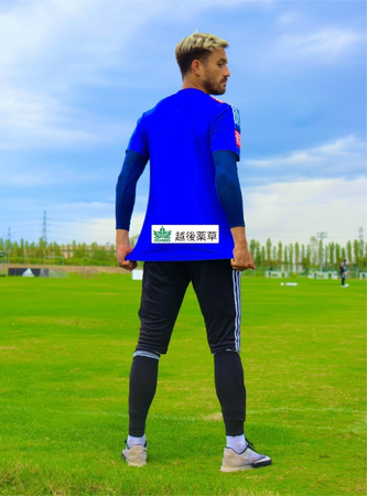 トレーニングウェアを着用しているDF 5 舞行龍ジェームズ選手 ※画像はイメージです。トレーニングウェアのデザインは変更される可能性がございます。