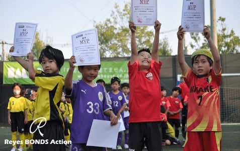 【川西市】「FC SONHO（ソニオ）川西」からサッカーボールを子どもたちに寄贈