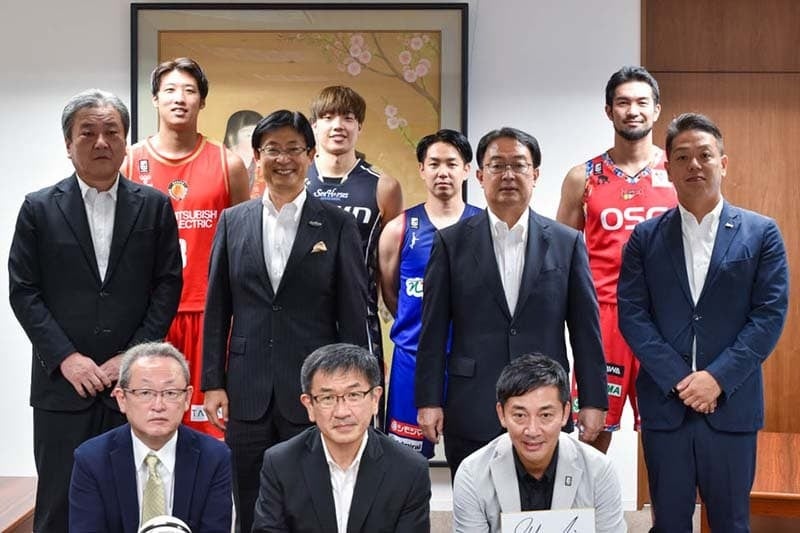 愛知県4クラブ合同で大村秀章愛知県知事を表敬訪問