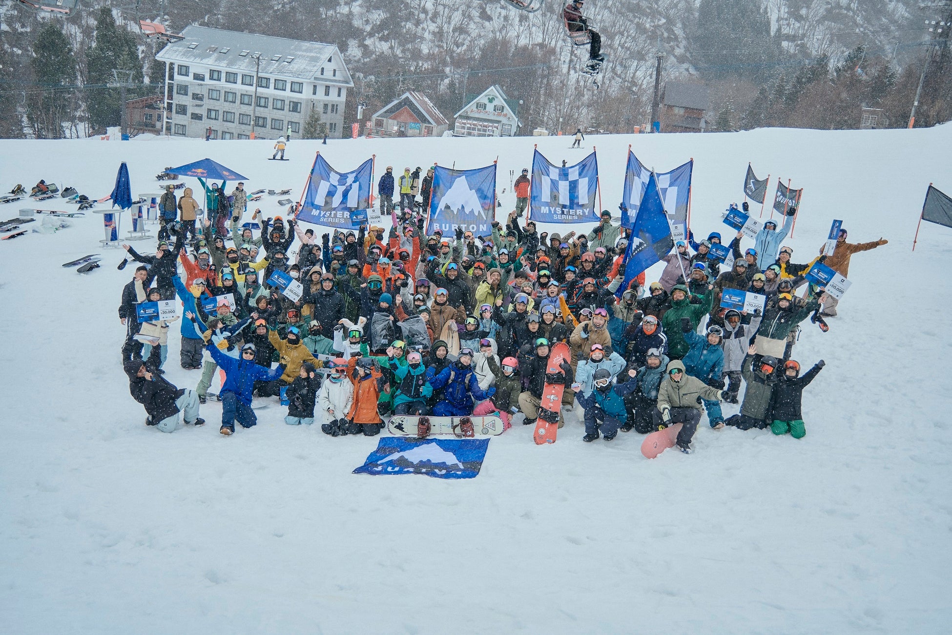 春雪が降りしきる中、合計153名が参加　あらゆるスノーボーダーがカルチャーを堪能できるグラスルーツスノーボードイベント　Burton Mystery Series 3月18日（土）白馬五竜にて開催