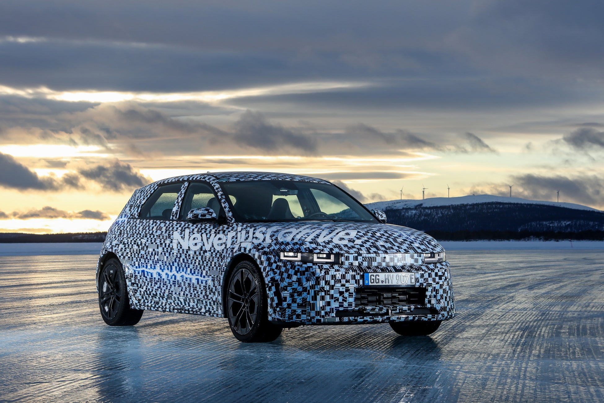 山梨学院県勢初V!「報知高校野球5月号」4月7日(金)から発売