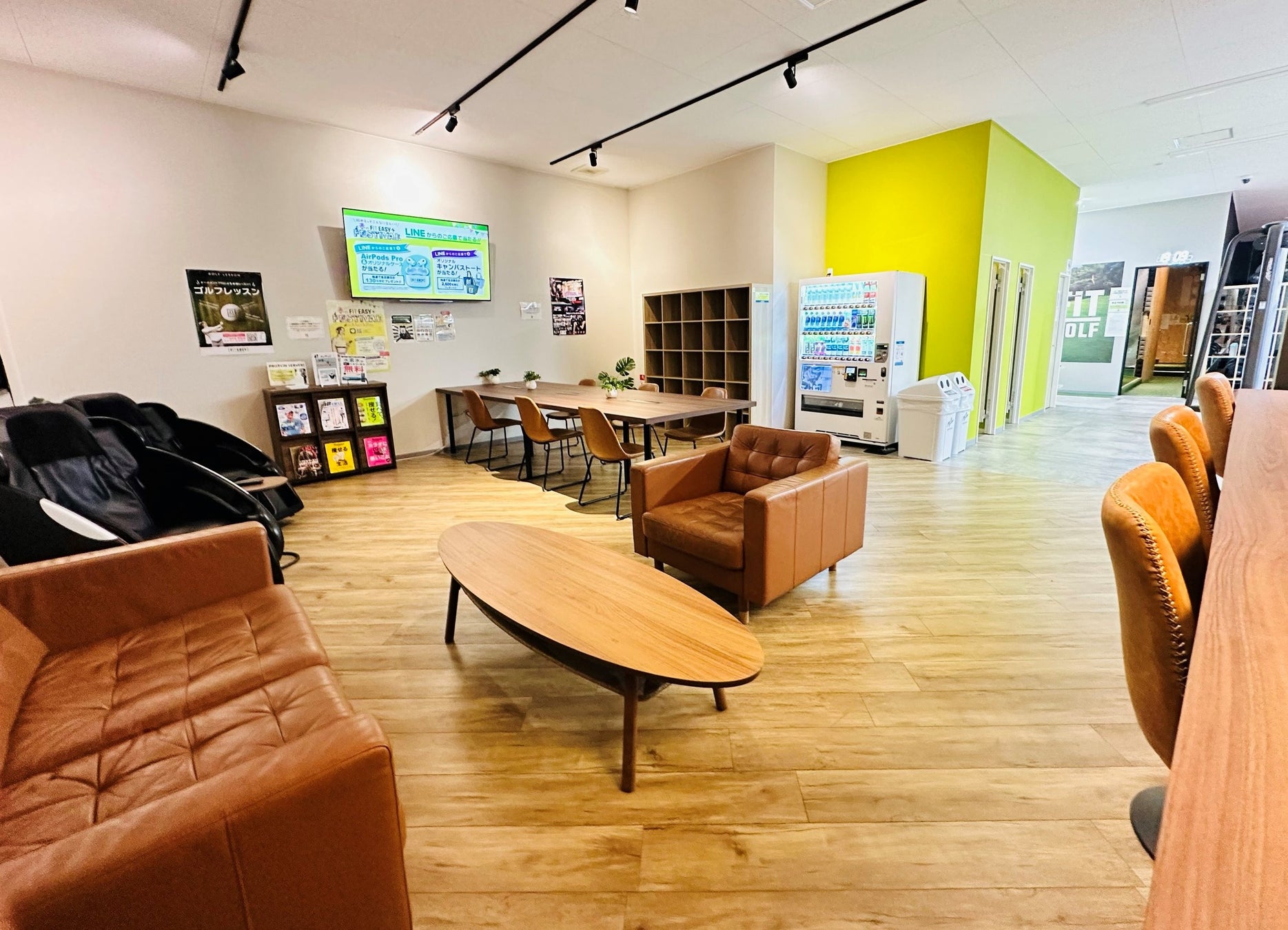 FIT-EASY岐阜本巣店に、自宅、職場に続く第三のプライベート空間としても利用できるコワーキングスペースを新設。