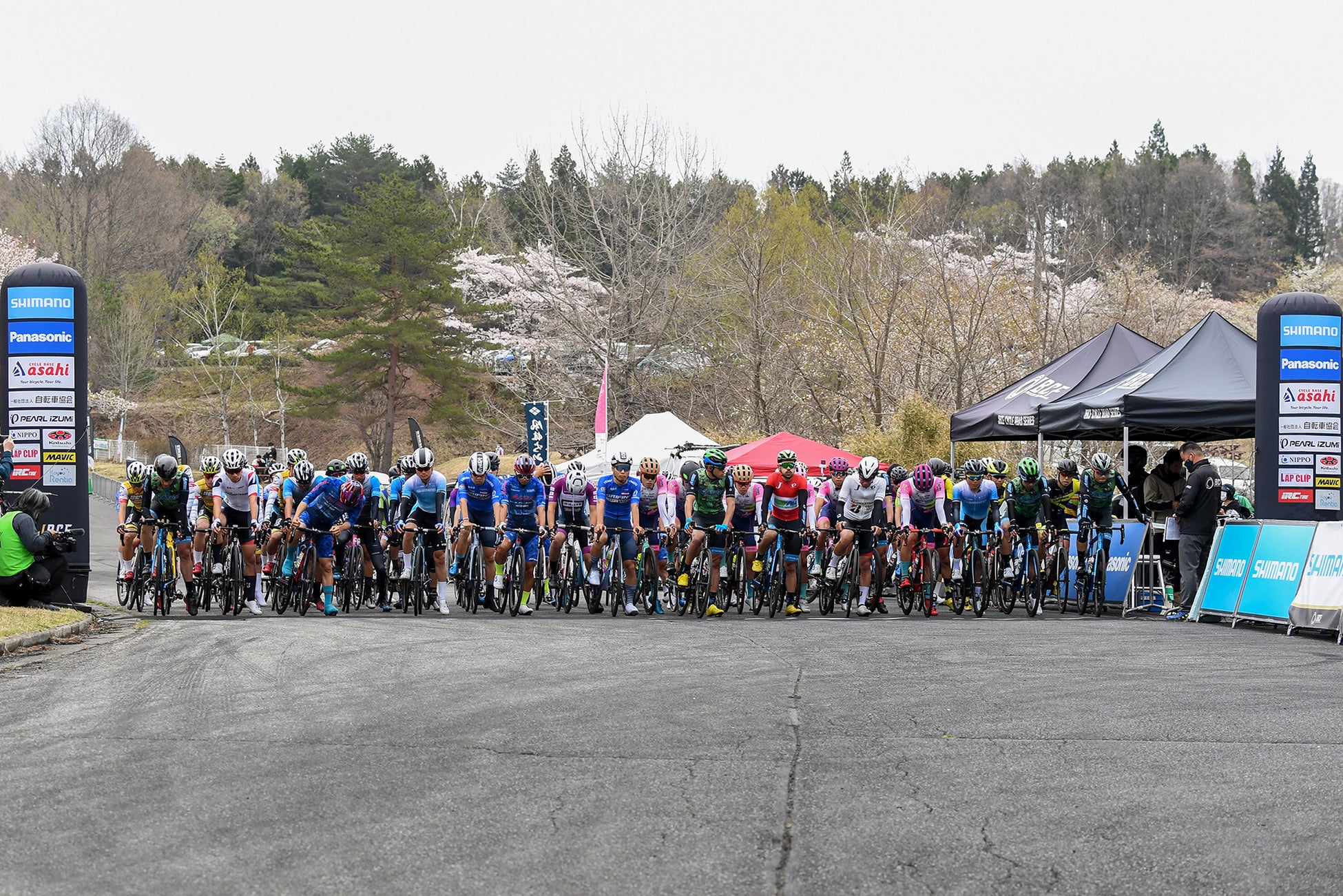 全日本実業団自転車競技連盟との2023年度オフィシャルパートナー契約締結　「MiNERVA-asahi」がレースに参戦
