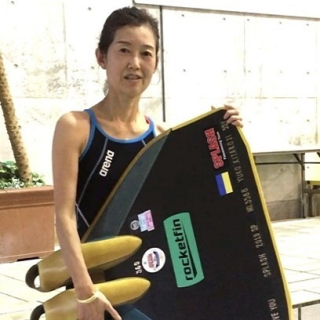 英国発、格闘技ブランドメーカーが国内向けに開発! 通常時よりも発汗量が81.8%増!最軽量で衛生的な「RDXサウナスーツ」がクラウドファンディングにて予約販売を開始!