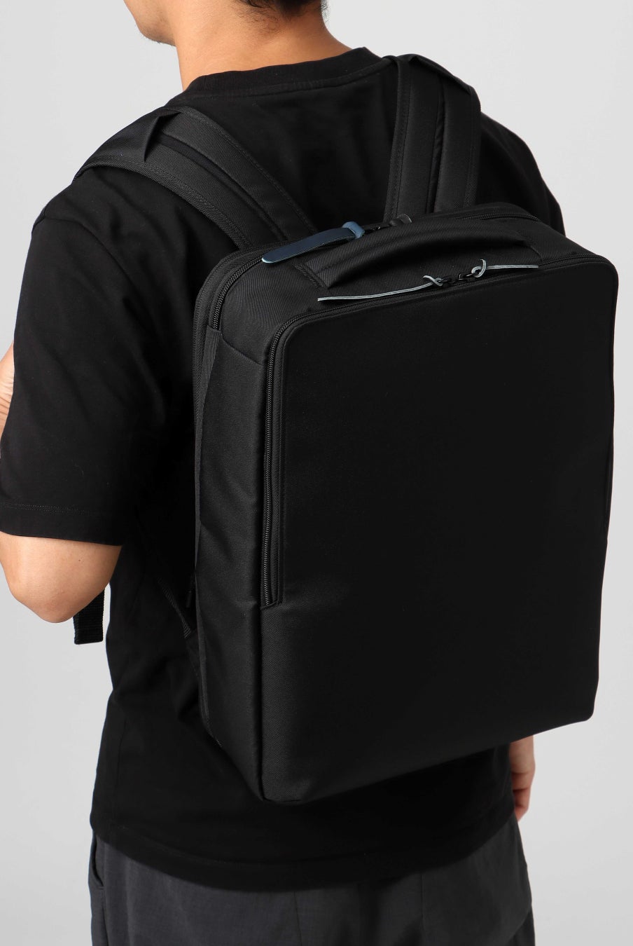 ［米国特許申請中］水に浮かぶ軽くて頑丈な最新素材EVA100%を使用するクーラーボックス「FOAM フォーム」。本日6/22(木)よりCAMPFIREにて先行予約販売開始