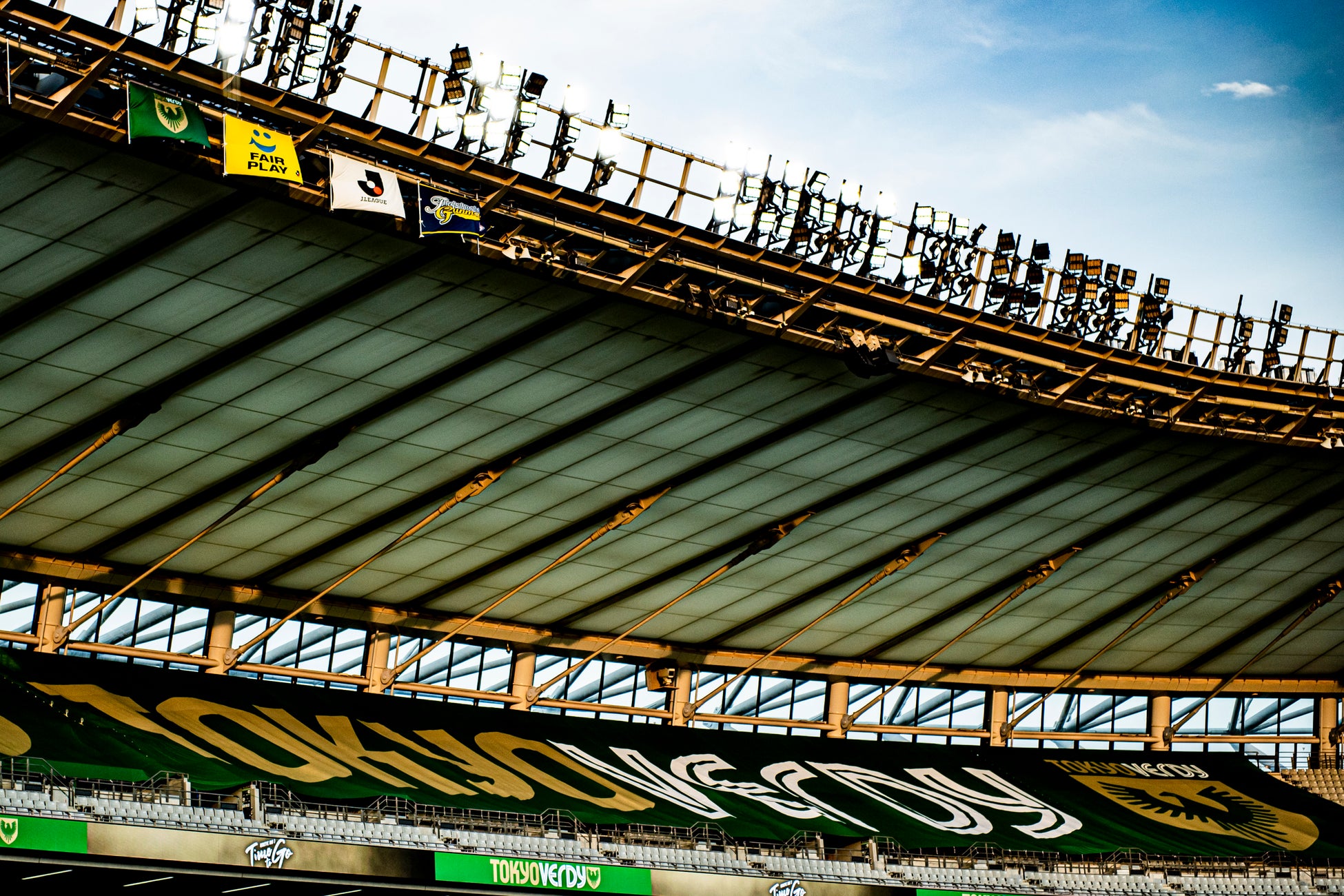 国際特許取得の3Dアライメントシステム“HIDE ORANGE”テクノロジー搭載ブレードタイプの新製品「Attitude(アティチュード)」発売のご案内