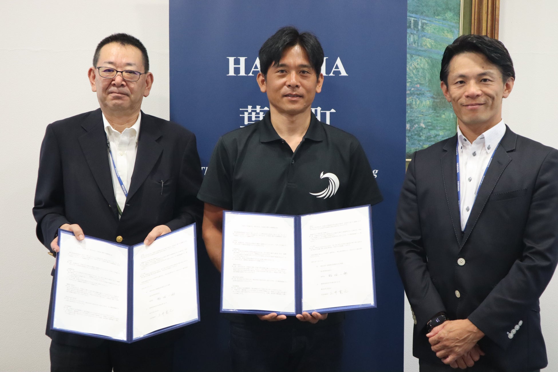 日向坂46の影山優佳さんが『Jリーグ観戦ガイドブック』の表紙&巻頭インタビューに登場! 7/21(金)発売開始