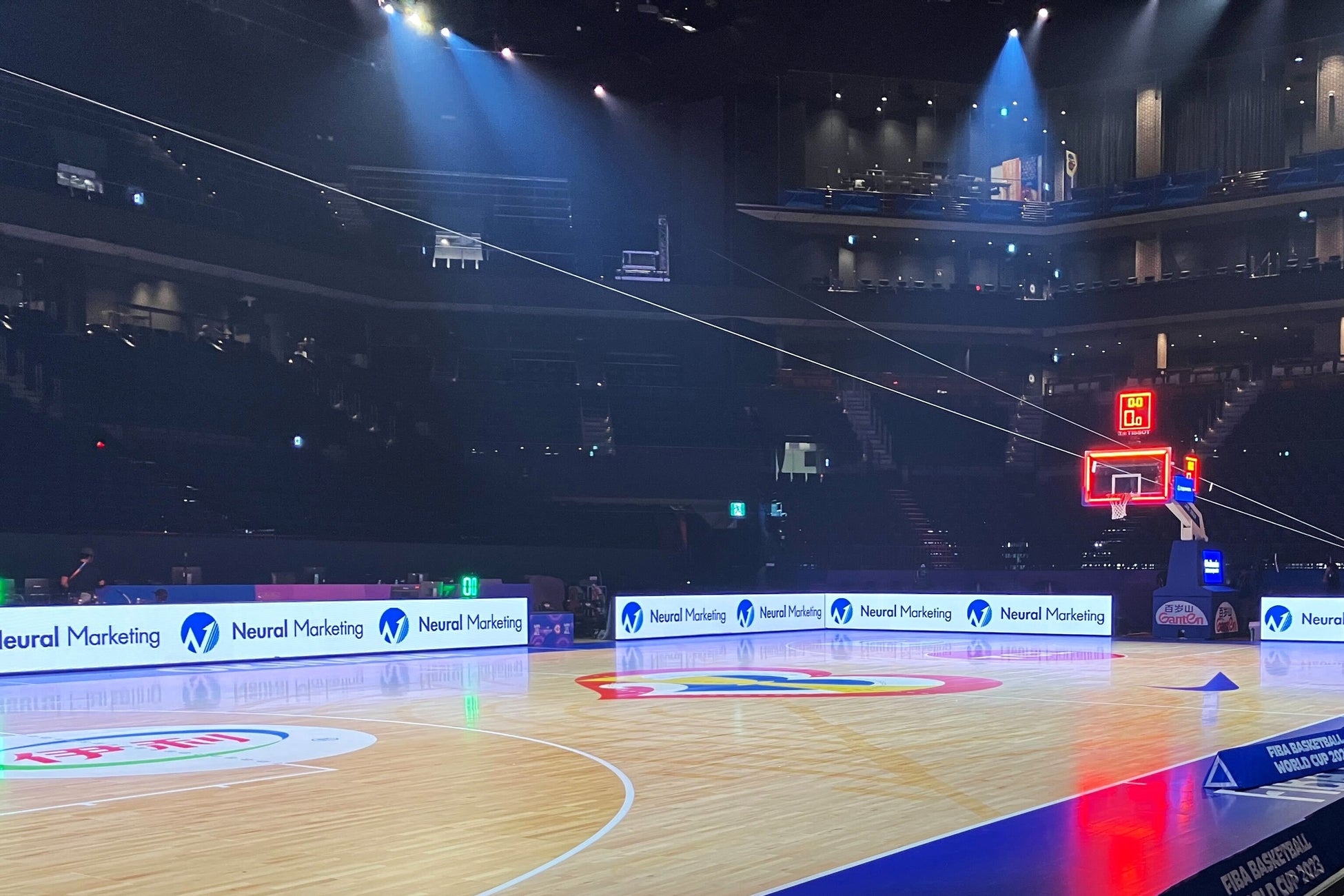 「FIBAバスケットボールワールドカップ2023」の日本会場にLEDビジョンを設置