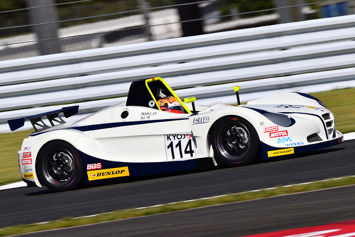 英折りたたみ自転車ブロンプトンが、イギリスの冒険家ベア・グリルスとのコラボレーションモデルを発表