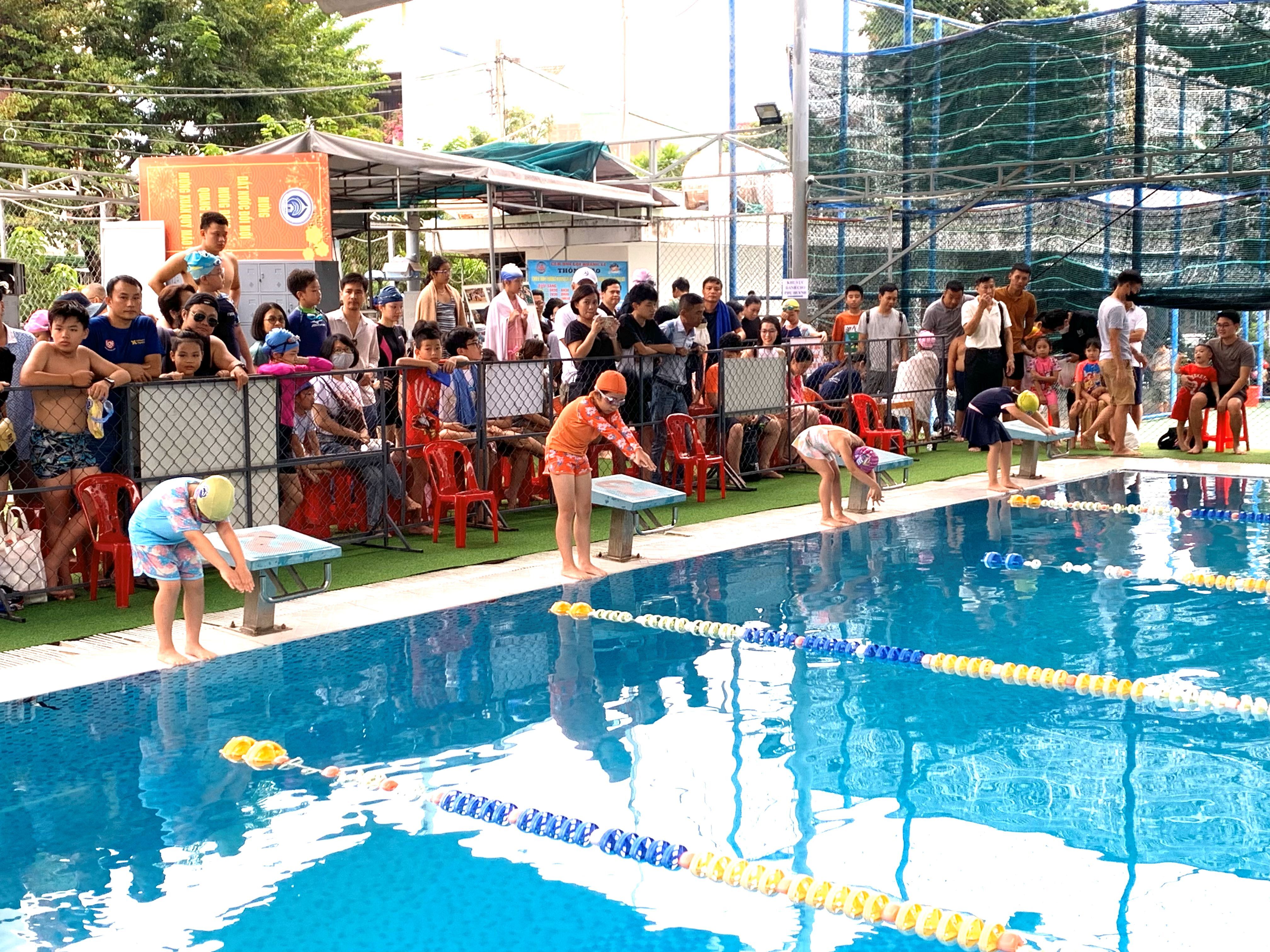 ＜開催報告＞日本水泳連盟公認「泳力検定会」を
ベトナム・ダナン市で開催　100名以上のベトナム人が受験