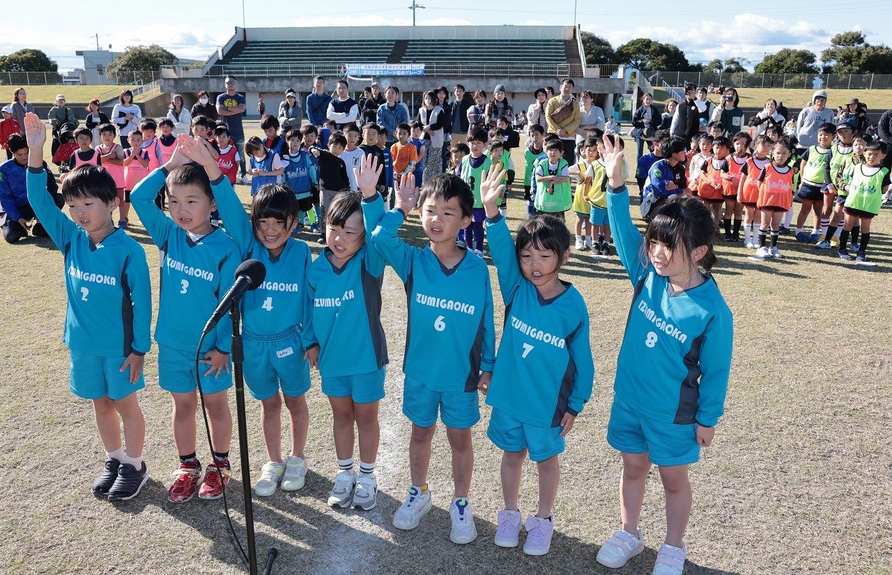 「第12回幼児ミニサッカー大会」を三重県津市の海浜公園陸上競技場で開催