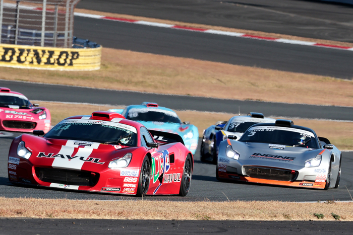 好バトルの末、翁長実希が今季2勝目。2位に入った三浦愛が2度目のシリーズチャンピオンを獲得