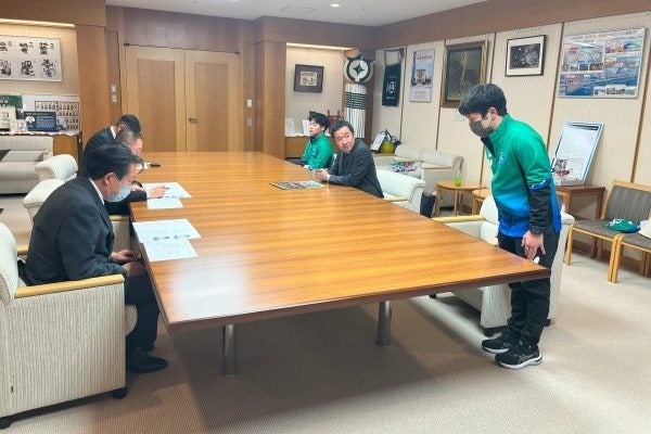 埼玉県川越市からJリーグを目指す「COEDO KAWAGOE F.C」、懐石料理店で経験を積んだ店主がラーメンキッチンカーを展開するキッチンカーれんげと2023シーズンのクラブパートナー契約を締結