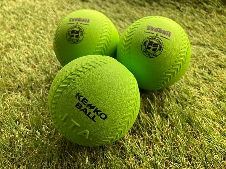 高松市立花園小学校にて野球ボール寄贈式を実施