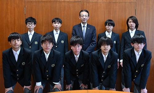 高槻市立阿武野中学校テニス部が近畿大会出場を市長に報告